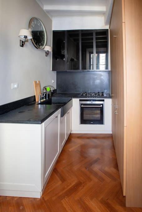 Charme And Relax In Downtown Parma Apartment Exterior foto